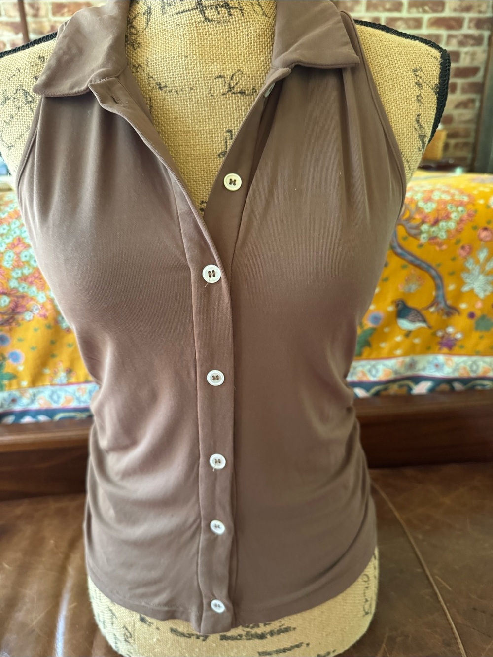 OGL BUTTON DOWN COLLAR TOP IN ICED MOCHA NWT